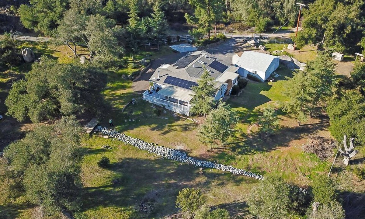 Ramona House | Ultimate Family Friendly Mountain Retreat- Gameroom, Hiking, Hot Tub, Wineries