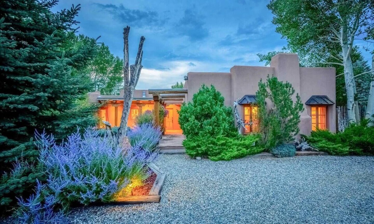 El Prado House | Upscale Adobe home, 2 acres, 20 min to Taos Ski Valley, Mtn Views, Bird Watching