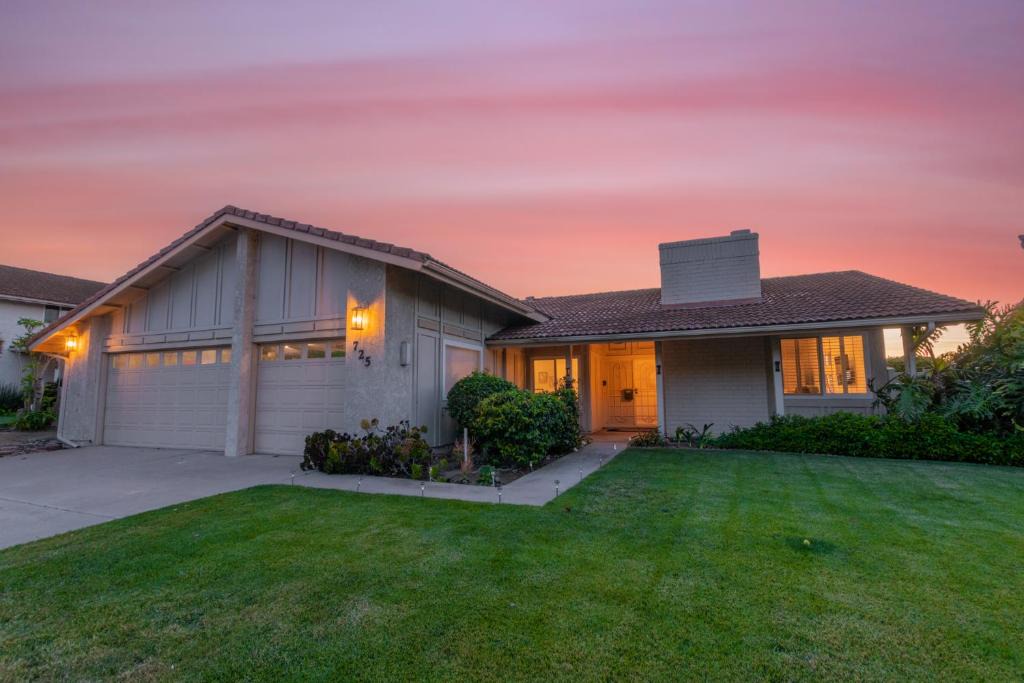 Solana Beach House | Vacation Oasis! Ocean Views~Mini Golf~King-Suites