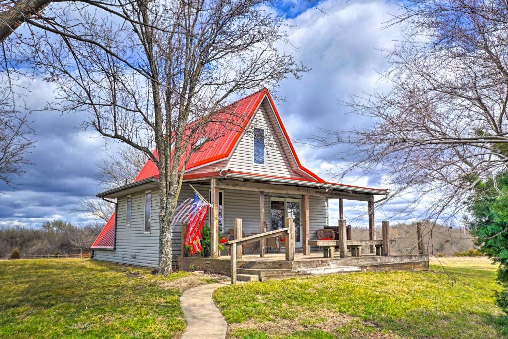 Towanda House | Vivid 'Cedar Ridge' Cabin ~ 23 Miles to Wichita!