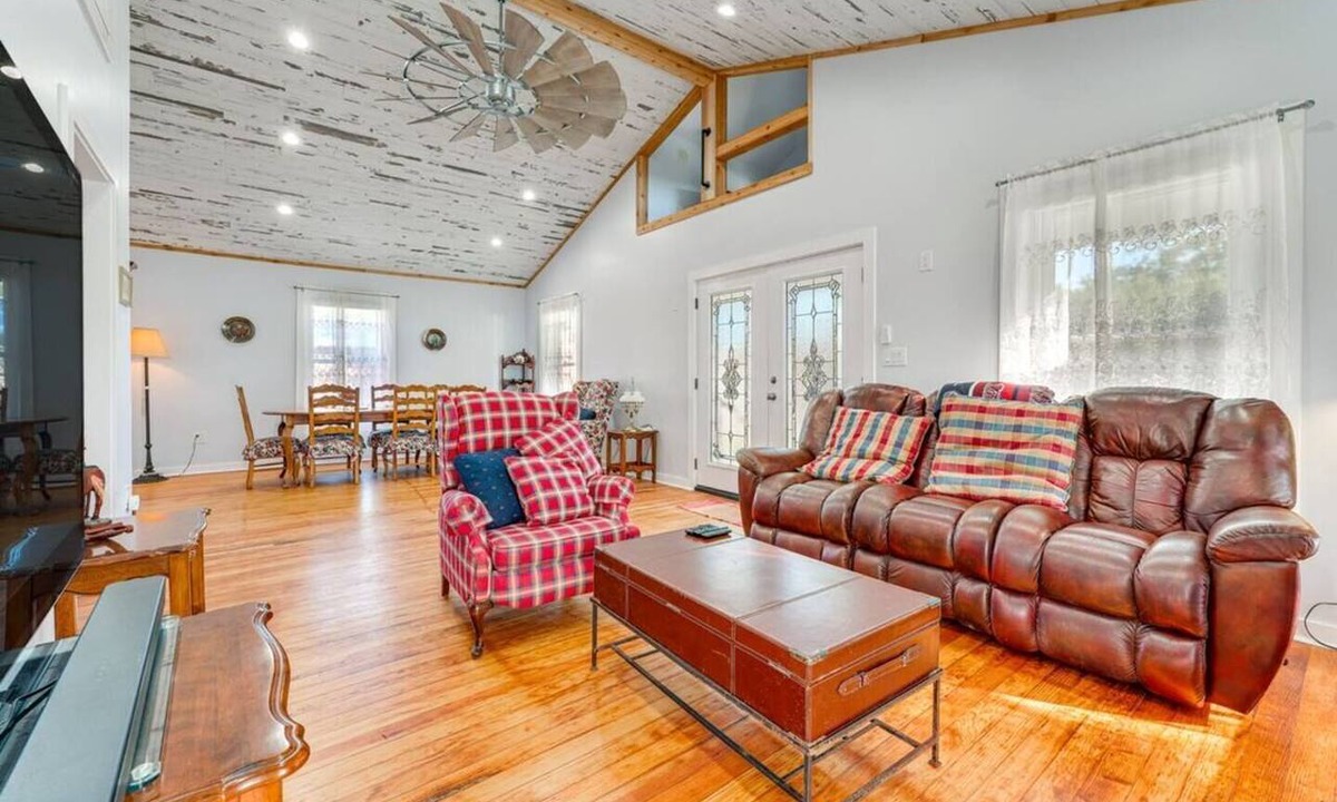 Lockhart House | Walk to Downtown Shops & BBQ: Home w/Fenced Yard!
