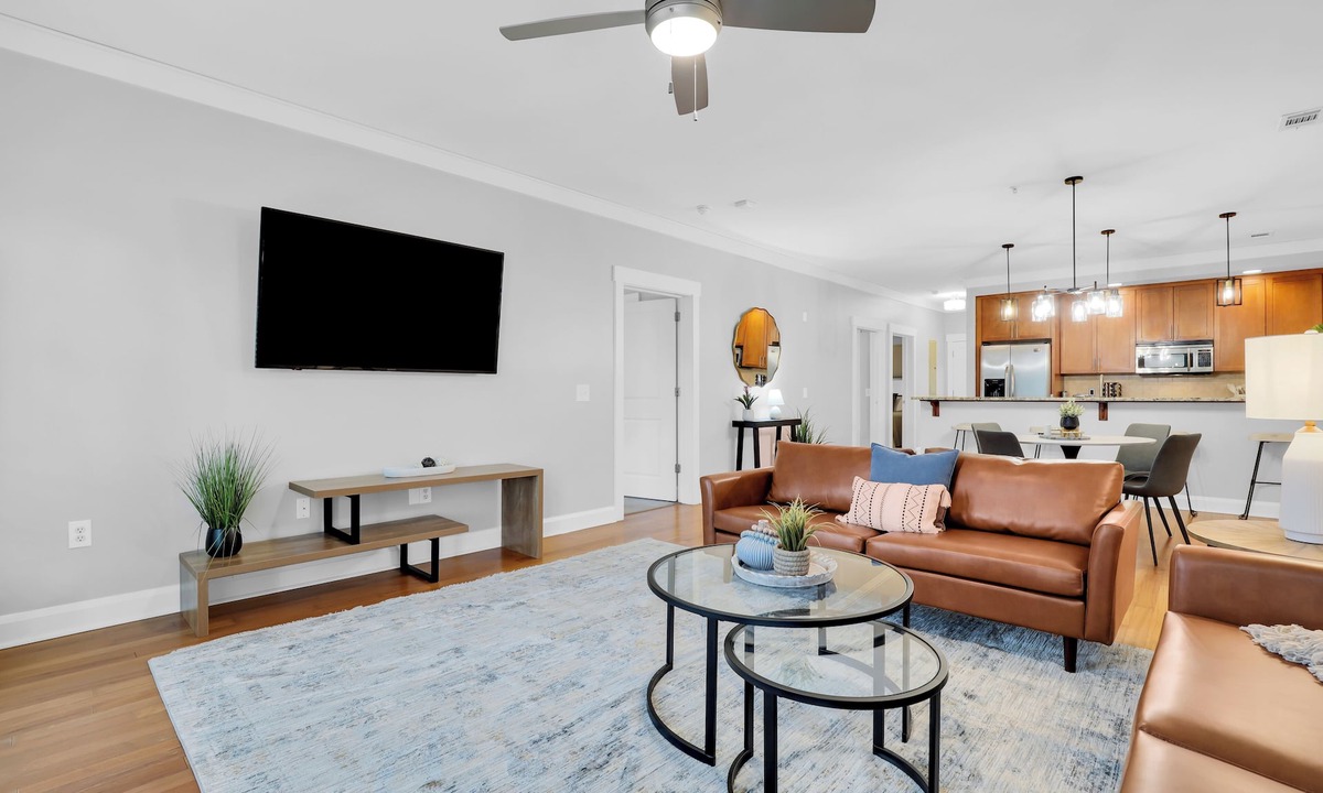 Old West Broad Neighborhood House | Walkable South Historic District 2BDR Retreat Near Forsyth Park | The Juliette