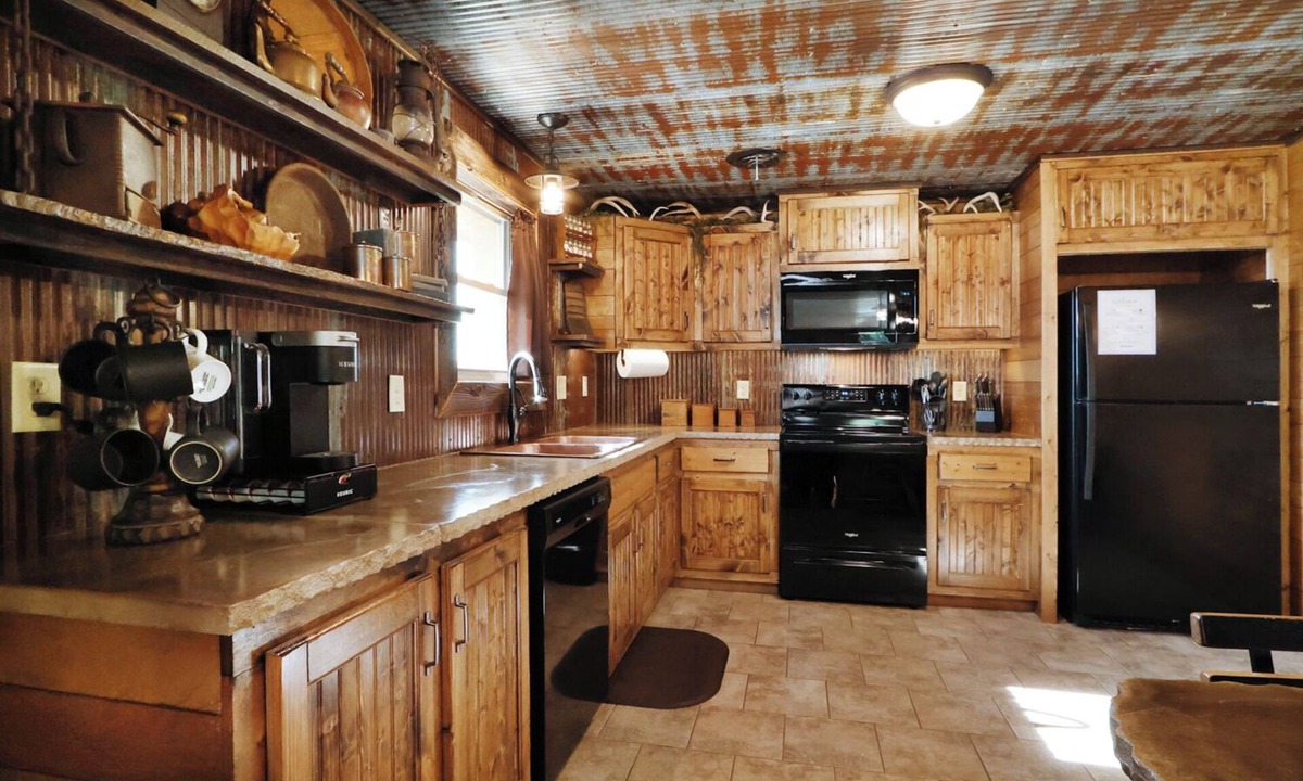 Junction City Apartment | Wanderlust Suite 2 Bed 2 Bath Apt.