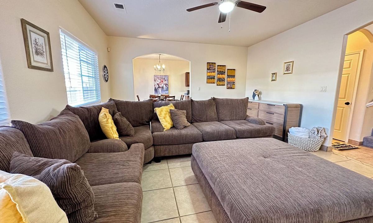 S.r. Marmon House | Warm Sand Casita. Lovely 4-bedroom house with AC in Albuquerque