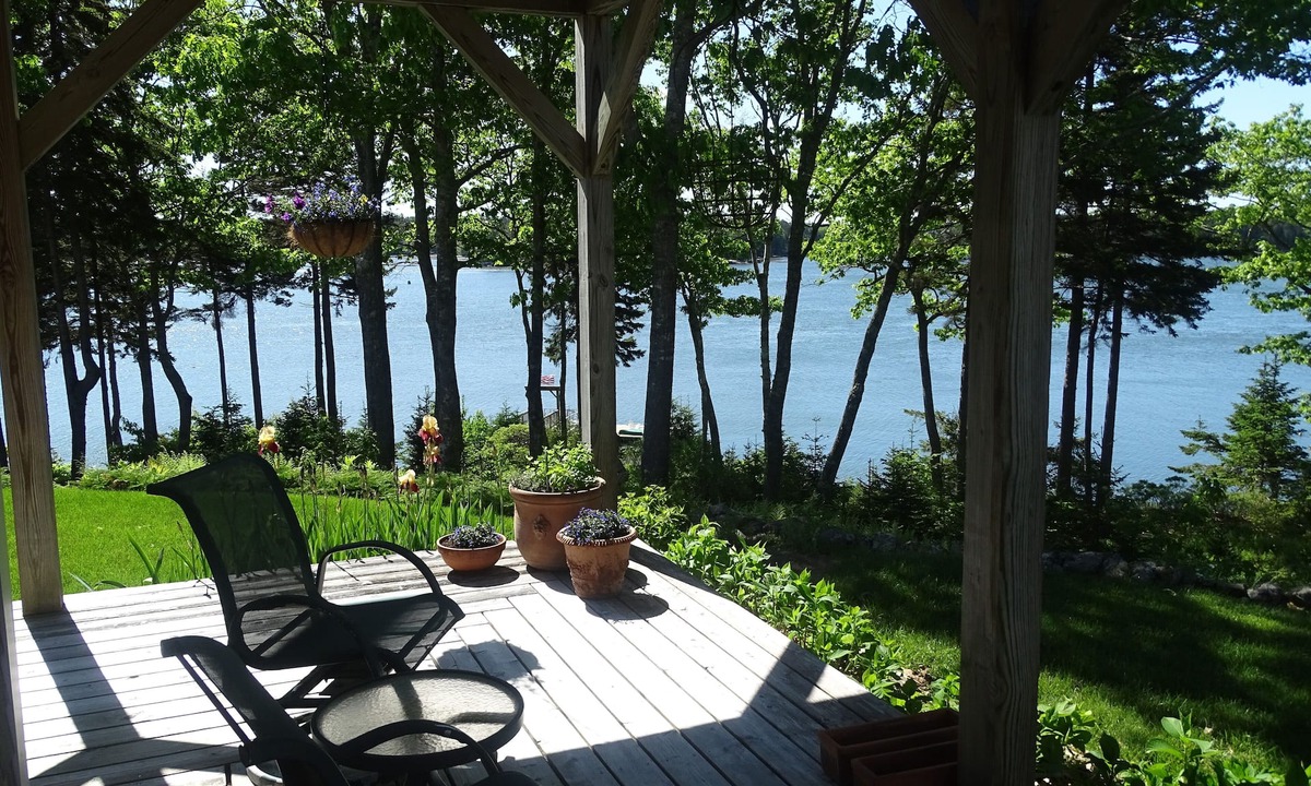Waldoboro House | Water Front post and beam guest house "Thyme & Tide", on Muscongus Bay.