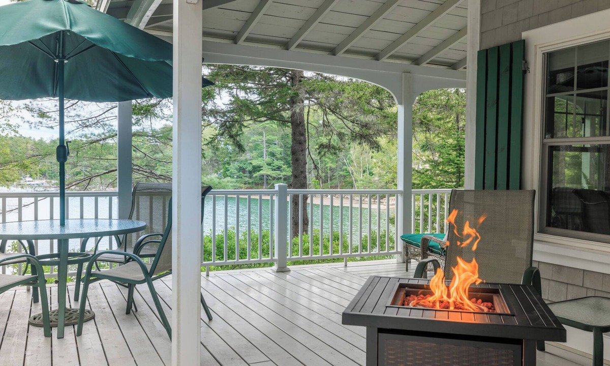 West Boothbay Harbor Cottage | Water's Edge - Waterfront Cottage on Southport - Wrap-Around Porch!