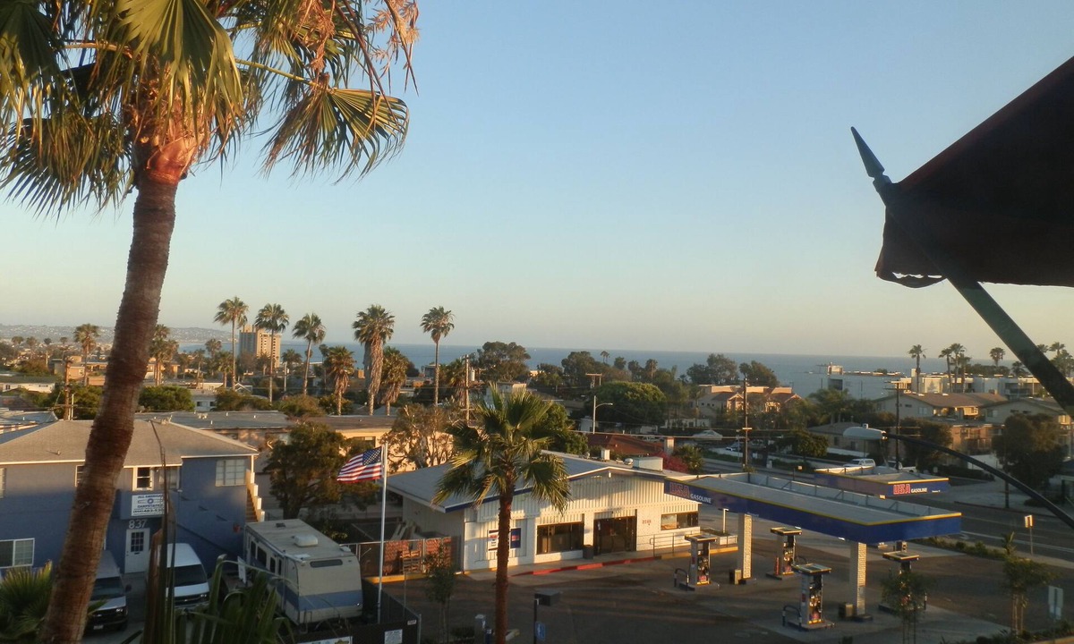North Pacific Beach Apartment | Water View Studio in Pacific Beach