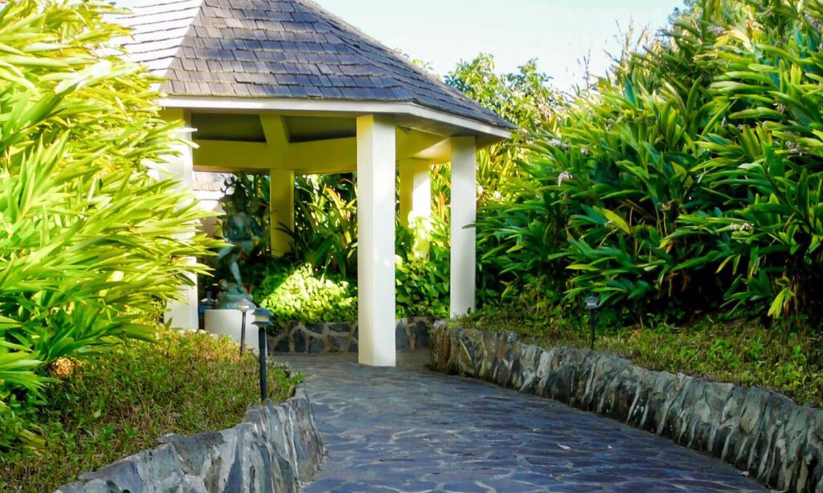 Huelo House | Waterfall House - Private House Overlooking the Ocean!