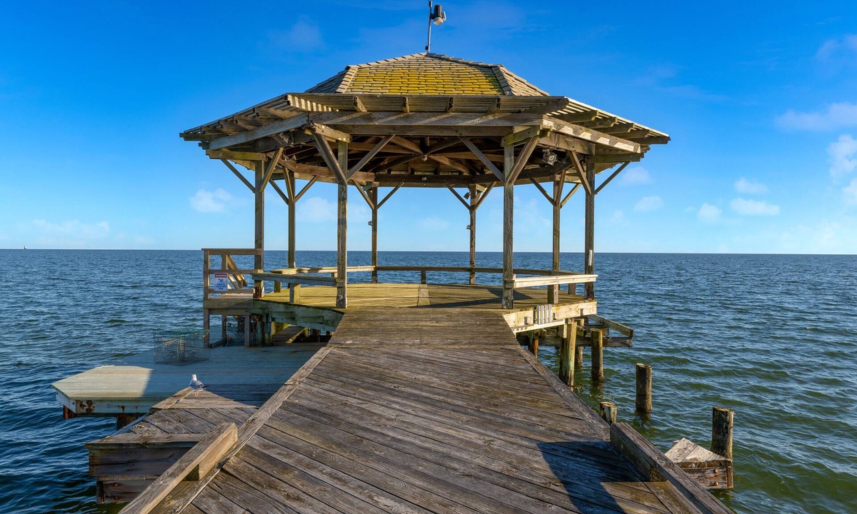 Dameron House | Waterfront Guest House | Private Pier + Pond | Bay Cottage by AvantStay