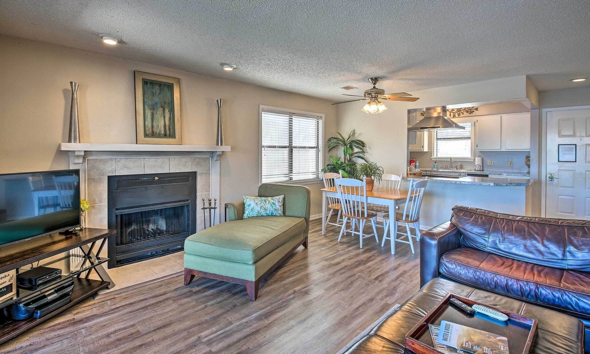 Rockwell Apartment | Waterfront Hot Springs Condo w/Boat Slip & Pool!