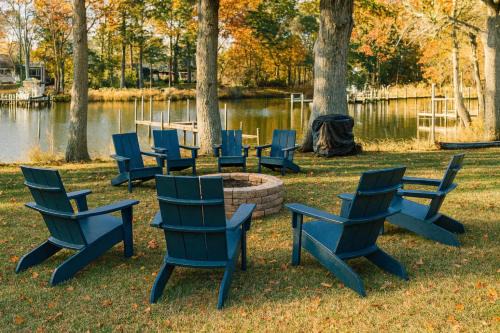 Mount Holly House | Waterfront w Private Dock Firepit Bunk Room