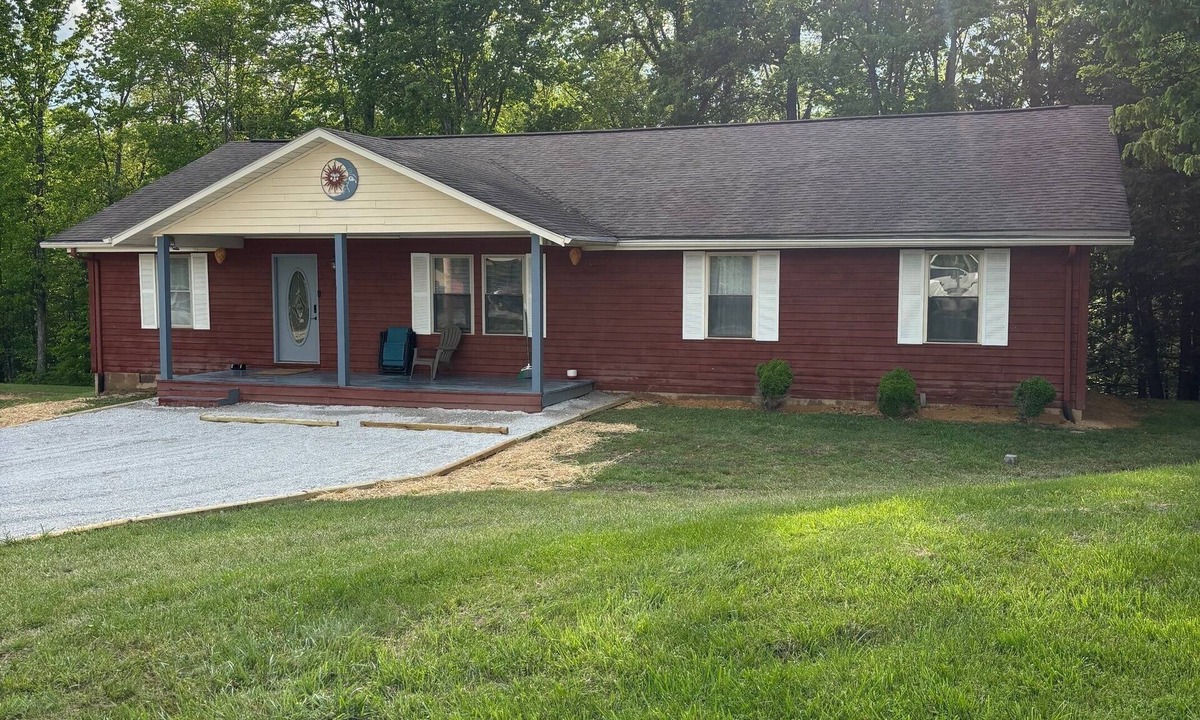 Rogers House | Weekday discount rates. Spacious 4 BR, hot tub, large kitchen Red River Gorge