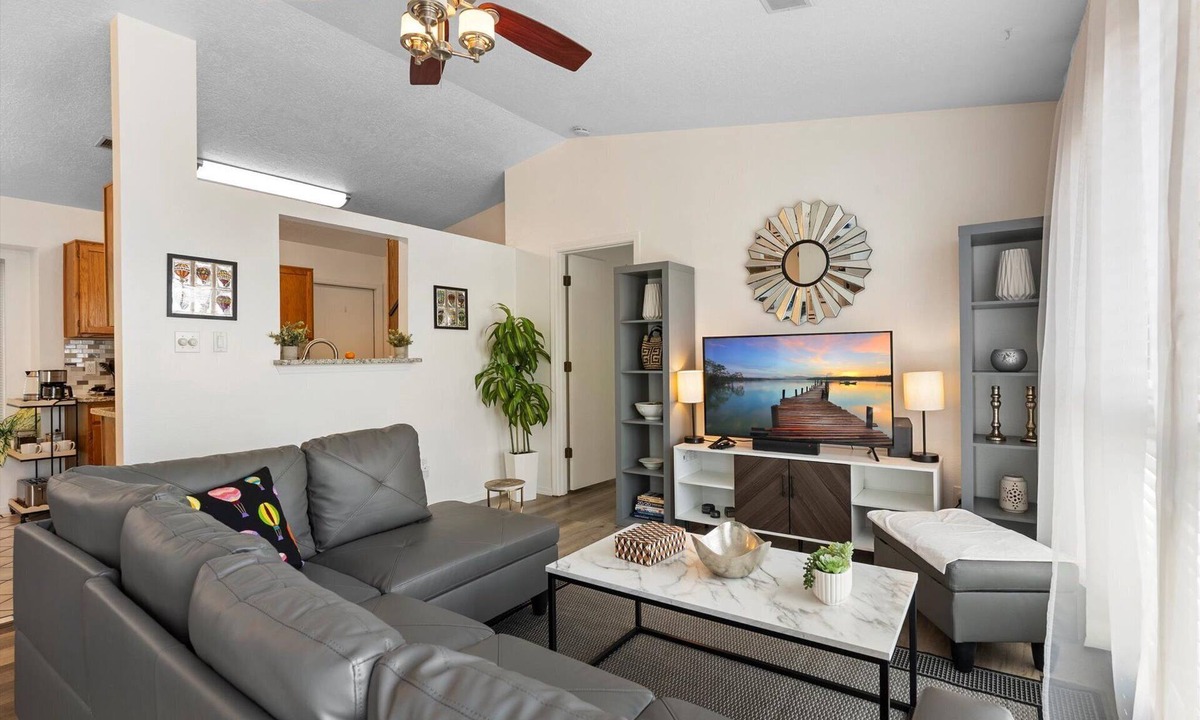 Taylor Ranch House | Welcome to Mountain View Escape - No house guests without prior approval from host.