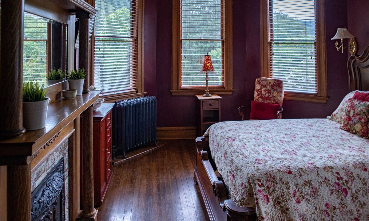 Sutton Bed & Breakfast | Welcome to the historic Elk River Hotel & Cafe! Located riverfront on the beautiful Elk River, and just 2 miles from I-79, you are moments away from all that the Sutton area has to offer. Guest in town to enjoy the gorgeous outdoor scenery and recrea