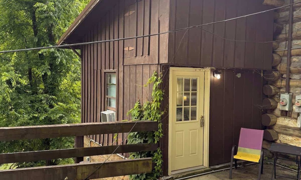 Wendover Apartment | Wendover Apartment - Cozy Retreat at Wendover – Mountain Views Sleeps 3