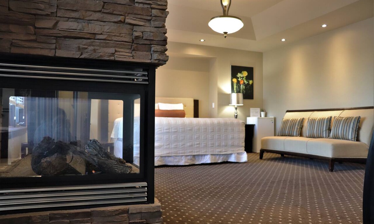Kensington House | Westmount River Inn