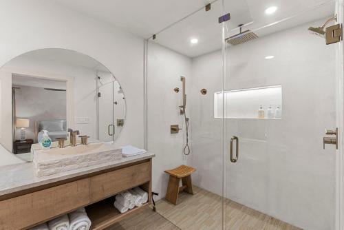 Wilmington House | Wilmington Luxury Spa Retreat- Prime Location