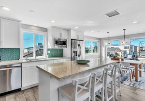 3565 - Luxurious, 50 feet to Ocean, roof deck