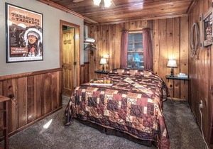 Apache Village 5, Queen Bed, Midtown, Sleeps 2