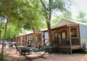 Brand new waterfront Cabin with many amenities: Pool, hot tub & kayaking. - SG15