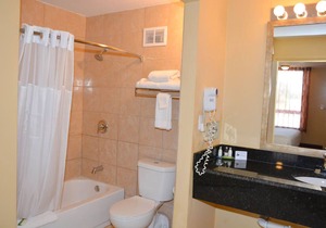Great Deal! 2 Comfy Units, Close to Parks, Pool, Free Breakfast!