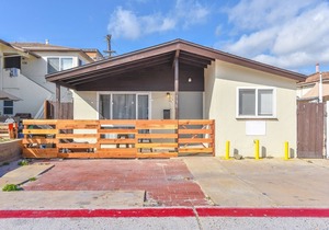 NEW! LOCATION FULL HOUSE! 3 spacious parking! Accommodates a lot of people.