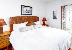 Oceanfront Condo Overlooking Pacific w/Private W/D, Free WiFi, Deck, & Patio
