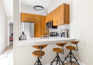 Spacious Redondo Beach 2BR Loft w/ Pool, Gym, steps to Beach, by Blueground