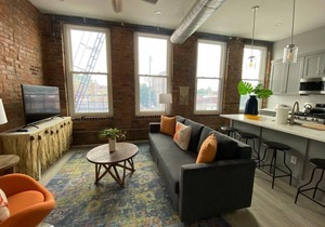 ZANGO: Explore OTR/Downtown from a Renovated Condo in Cincinnati
