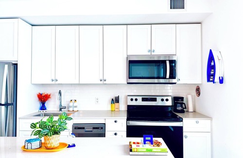 Crescent Heights Apartment | 1 Bedroom Apt | Bow River Views | 5 mins to Stampede | Free Street Parking