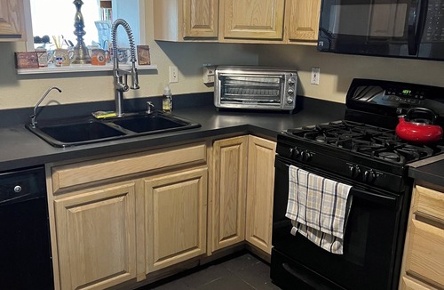 Clearwater House | 1 bedroom house; central air; dog friendly; great location