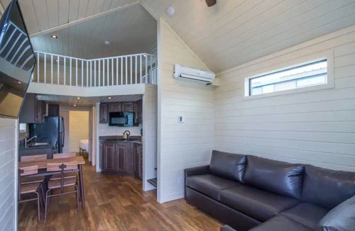 Camp Verde Hotel | 1 Bedroom w/Loft Cabin Sleeps 6, Top Notch Amenities, 30 min. to Sedona no Pet