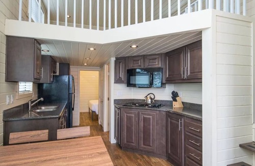 Camp Verde Hotel | 1 Bedroom w/loft Deluxe Cabin Sleeps 6, 30 minutes to Sedona -No pets