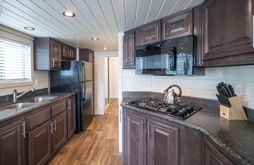 Camp Verde Hotel | 1 Bedroom w/loft Deluxe Cabin Sleeps 6, 30 minutes to Sedona -No pets