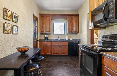 San Marcos House | 10 Bedroom Hill Country Retreat with Pickleball, Tennis and Pool- Stonehaven Ran