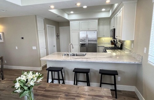 Mission Beach House | >130 FIVE STAR REVIEWS FOR A REASON. 1700sf 3br/3ba, A/C, 20 yds to Ocean.