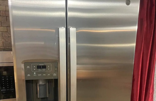 Dice Apartment | 2 bdrm, sleeps 7 apartment. Pet friendly. Pool onsite. Outdoor grill. Hazard, KY
