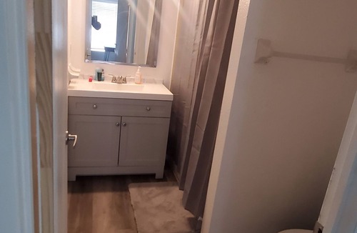 Crystal Lake Apartment | 2 Bed 2 FB Near SEU Midway Disney and Beaches