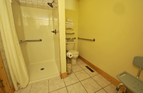 Blue Jay Cabin | 2 Bedroom 2 Bath Cabin