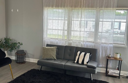 McCutcheon Field House | 2-bedroom Zen minimalist mobile home by beaches and more!