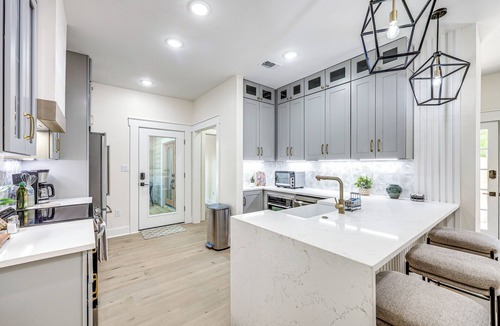 Arsenal House | 2 Blocks from Riverwalk: 1 Mile to SA Downtown