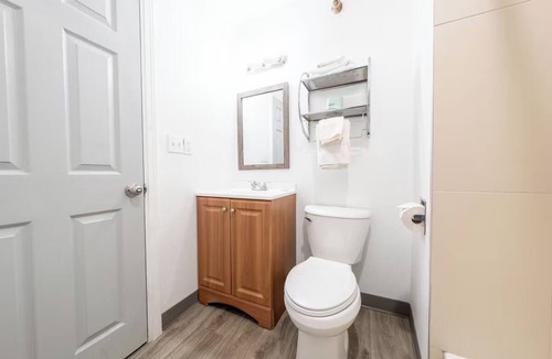 Hollywood District Hotel | 2 Neat, Essentials-Ready Rooms Near Restaurants & the Hollywood Theater