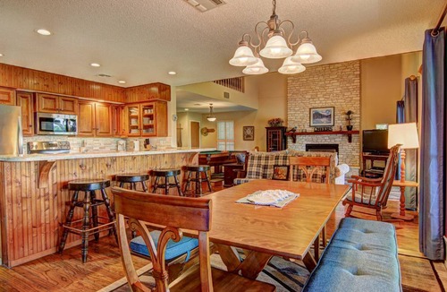 Canyon Lake House | 228 m² House ∙ 4 bedrooms ∙ 10 guests