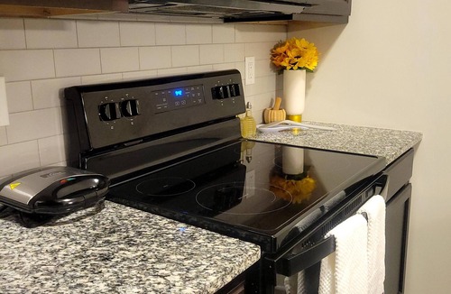 Bel Aire House | 29-day min stays, In-unit laundry, and reliable WiFi. Corporates stays welcome