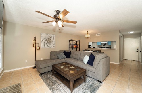 Tanglewood Forest House | 2bed/2.5 bath, Ensuites each room, Near Hiking, Private Yard, Pet friendly!