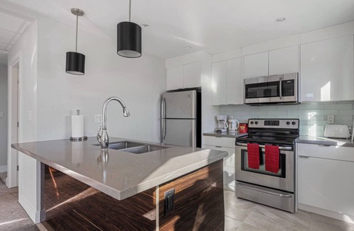 East Village Apartment | 2Bed + 2Bathroom apartment in downtown Urban Calgary