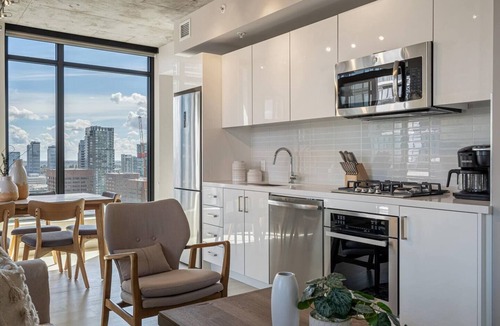 Connaught Condo | 2BR 2BA Rustic Japandi Inspired Design Theme - 6 Guests & POOL!