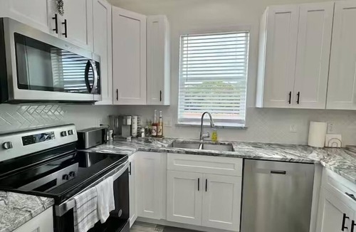 Cross Mountain House | #2Townhome,SECLUDED,3bedrooms,close La Cantera,Rim,SixFlags,Seaworld,Riverwalk.