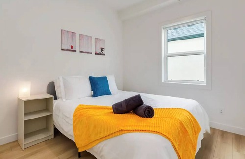 Shaganappi House | 3 BDR by Transit*Safeway*Walmart*17 Ave*10 Mins>DT