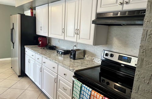 Forest Hills House | 3-bedroom house in Holiday,FL with a beautiful pool oasis. Pool is heated